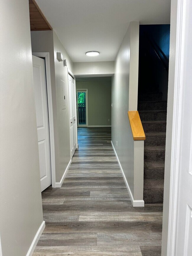 Foto del edificio - PRICE REDUCED! 3 bedroom, 2.5 bath Townhou...