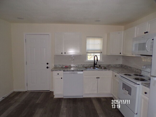 Foto del edificio - 1607 NW Lincoln Ave