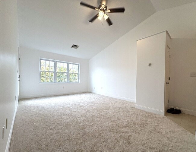 Building Photo - 25% off 1st month's rent. Completely updat...