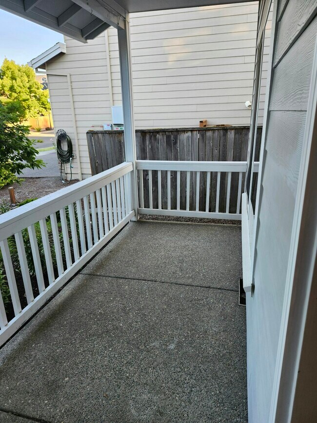 Building Photo - 203 NE 55th Ave