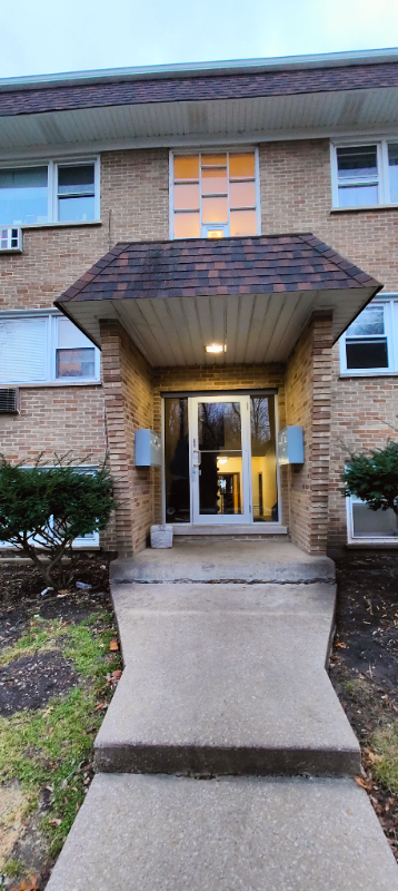 Building Photo - 255 E Oak St