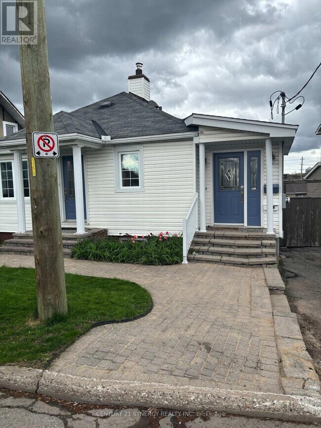 Photo du bâtiment - 241 Bradley Ave