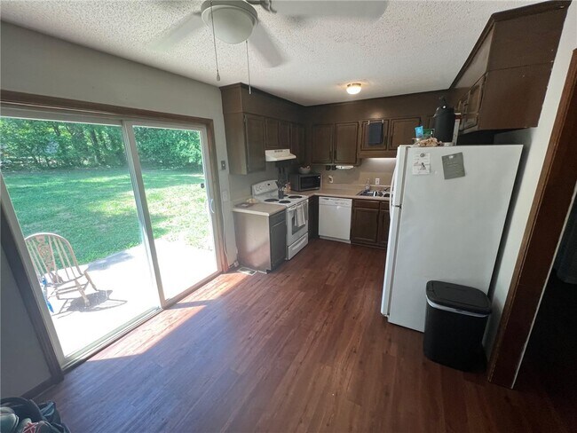 Building Photo - 520 Ravenel Cir
