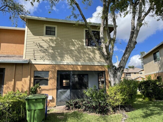 Foto del edificio - 10472 NW 6th St