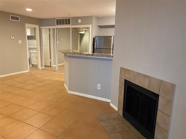 Building Photo - 2300 Old Spanish Trail