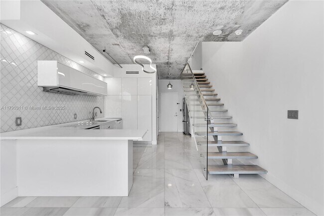 Foto del edificio - 690 SW 1st Ct