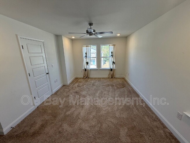 Building Photo - 6794 Spaniel Dr