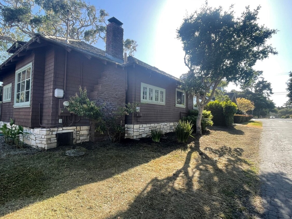 Primary Photo - woodsy Pacific Grove cottage