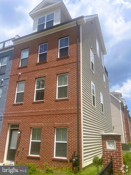 Building Photo - 2431 Glenallan Ave