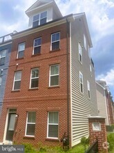 Building Photo - 2431 Glenallan Ave