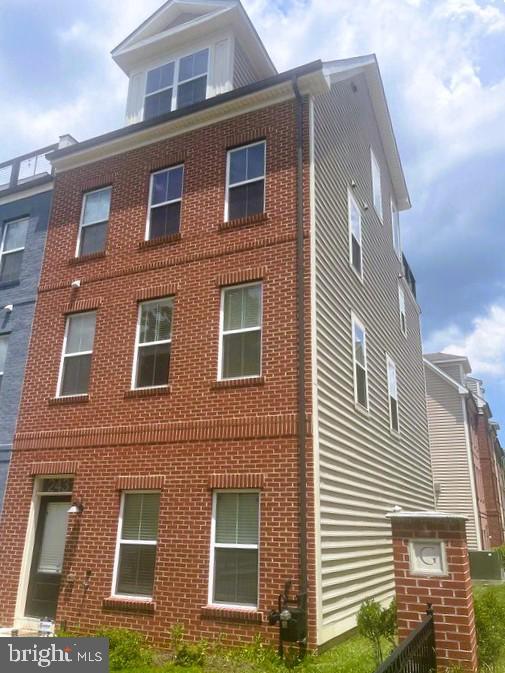 Primary Photo - 2431 Glenallan Ave