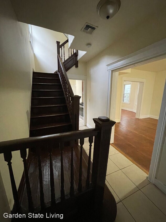 Primary Photo - 5 br, 2 bath House - 90 Alexander Street