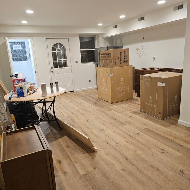 Building Photo - 14 Laidlaw Ave