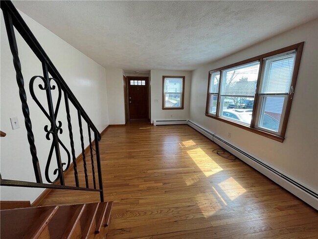 Building Photo - 11 Marlborough St