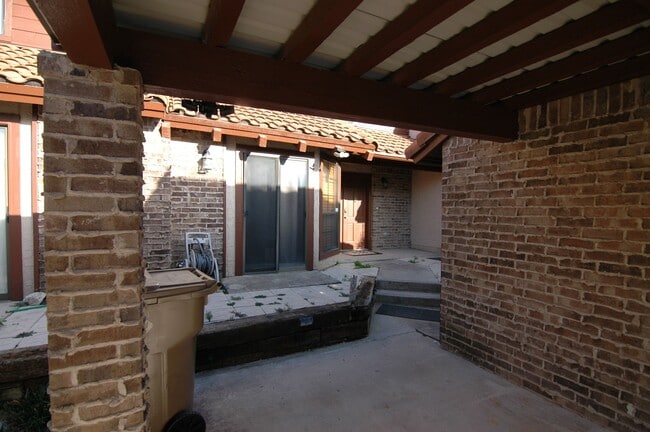 Building Photo - 167 Caleta Beach