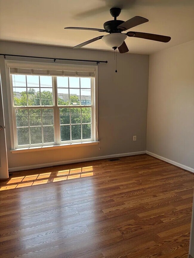 Building Photo - 15711 John Diskin Cir