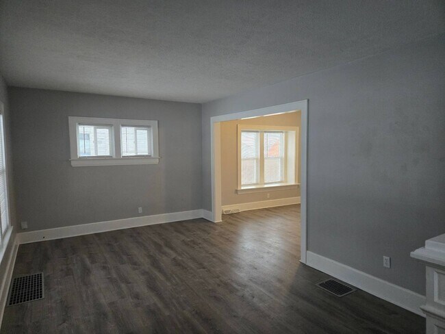 Foto del edificio - Charming 3-Bedroom Property in Prime Location