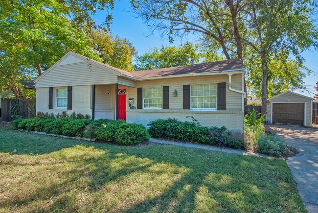 Building Photo - 3930 Rochelle Dr