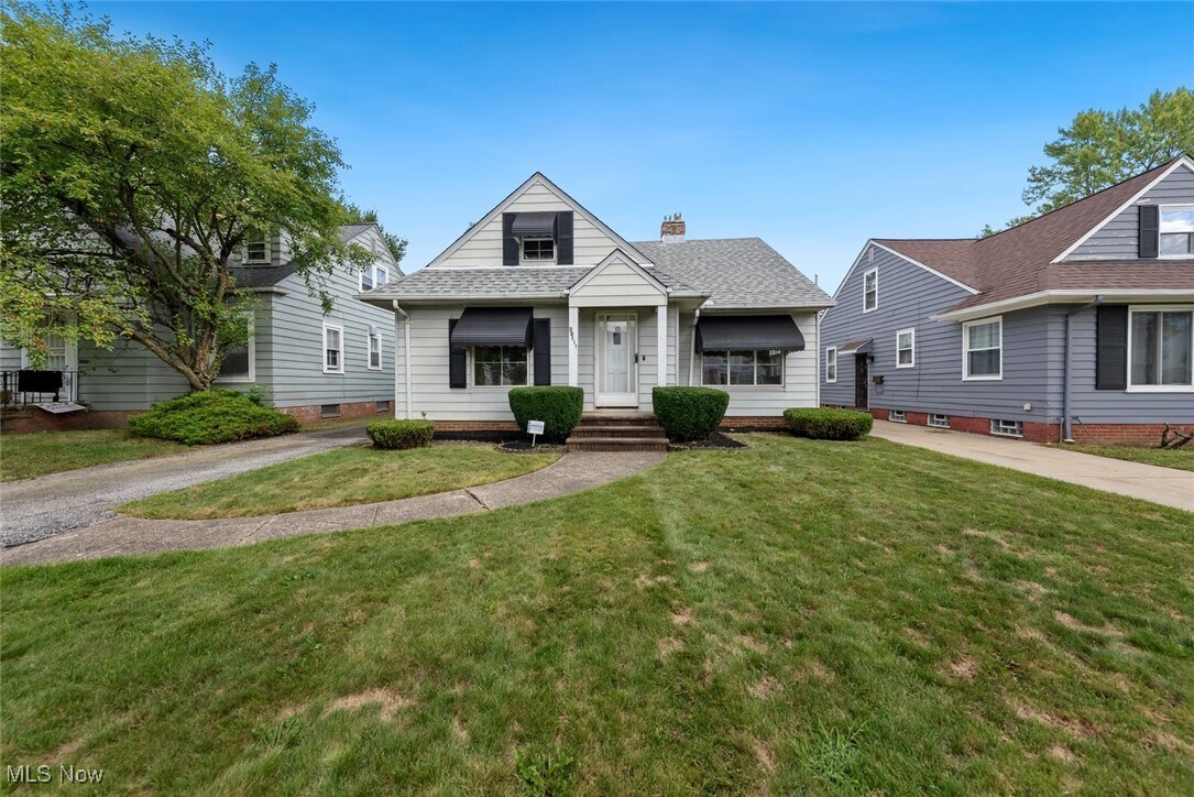 20511 Balfour Rd Warrensville Heights, OH 44122 – photo 1