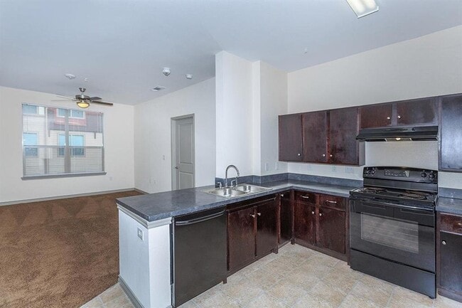 Building Photo - 1414 Belleview St