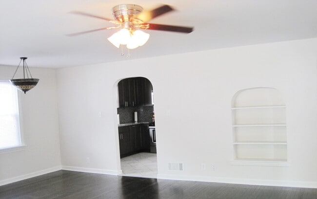 Building Photo - 652 Beckman Dr