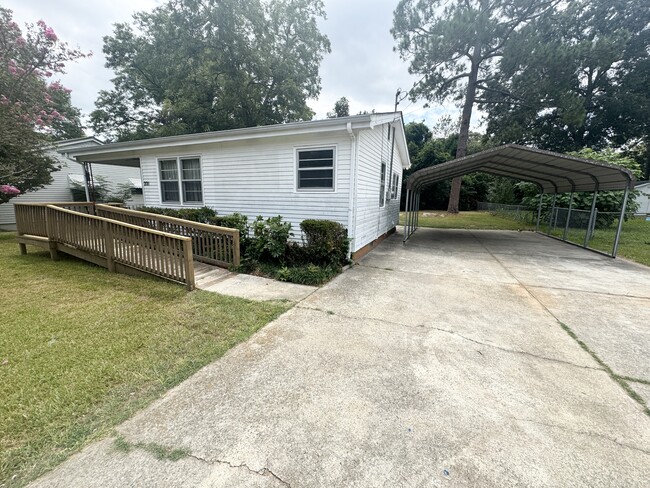 Building Photo - 221 Shirley Dr