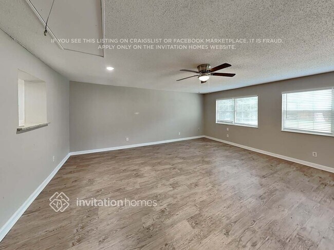 Foto del edificio - 1003 Rosewood Ln