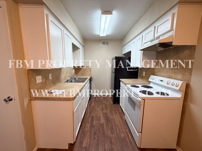 Building Photo - 1207 N Clay St