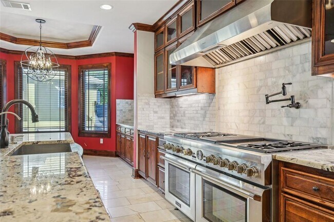 Building Photo - Incredible Unique Downtown Estate