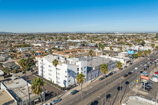 1355 N Avalon Blvd - Las Palmas Apartments