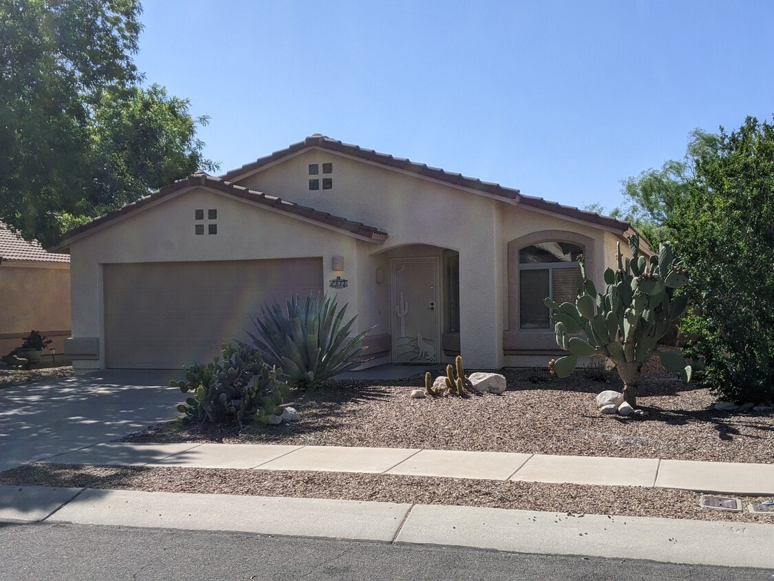 Front - 2371 E Stone Stable Dr (Tucson, AZ)