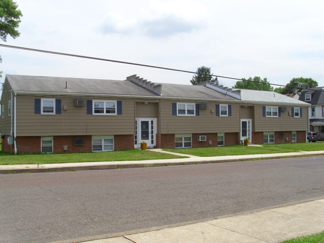 120 W Howard St, Stowe, PA 19464 Apartments in Stowe, PA