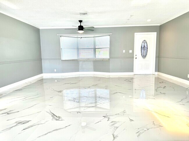 Building Photo - 4130 NW 9th Ct