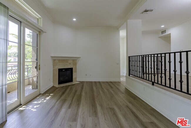 Building Photo - 681 S Norton Ave