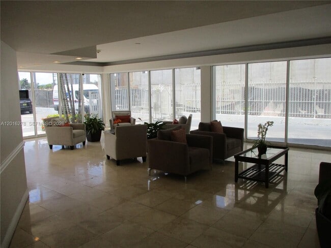 Building Photo - 5313 Collins Ave