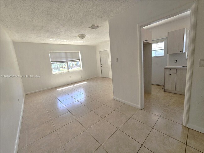 Foto del edificio - 2423 SW 16th Ct