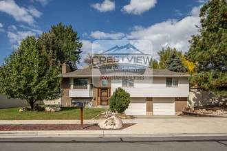 Building Photo - 1747 E Sugarloaf Dr