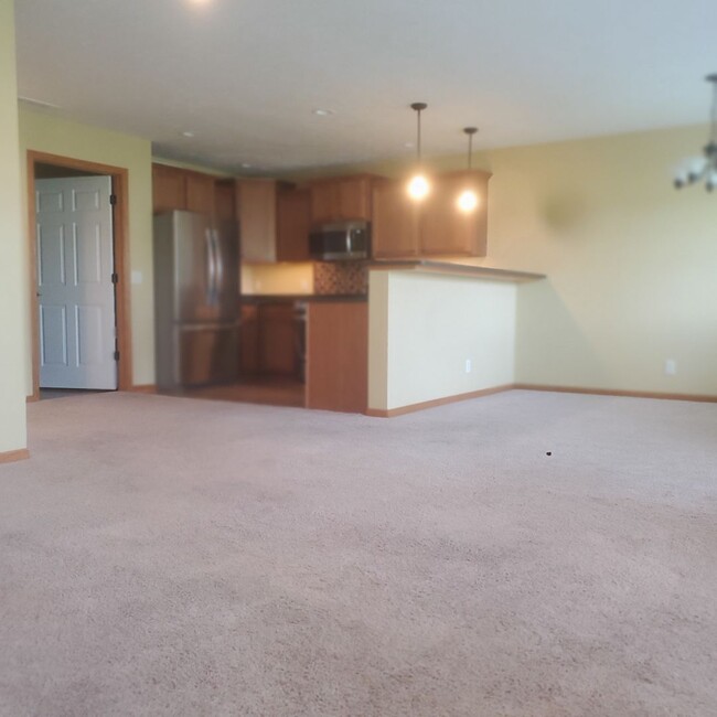 Foto del edificio - Spacious townhome in SE Lincoln!