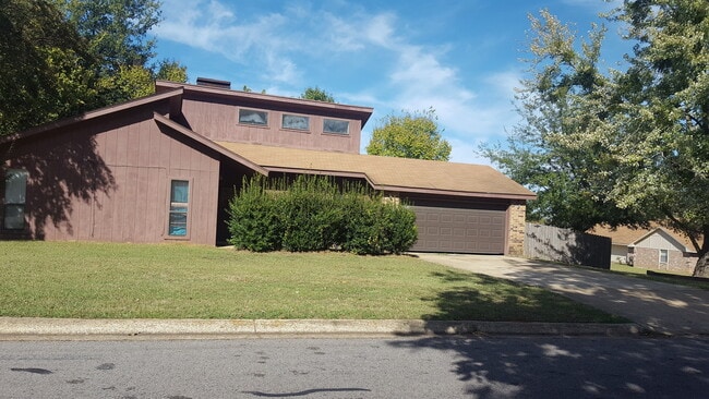 Building Photo - 2565 Kessler Dr