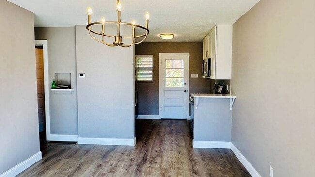 Foto del edificio - 7042 Jamieson Ave