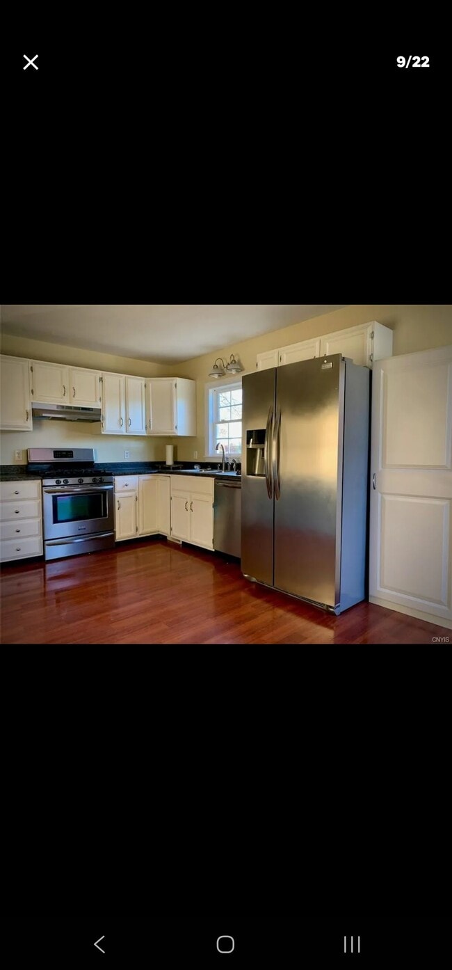 Eat-in kitchen - 33 Kennedy Ave