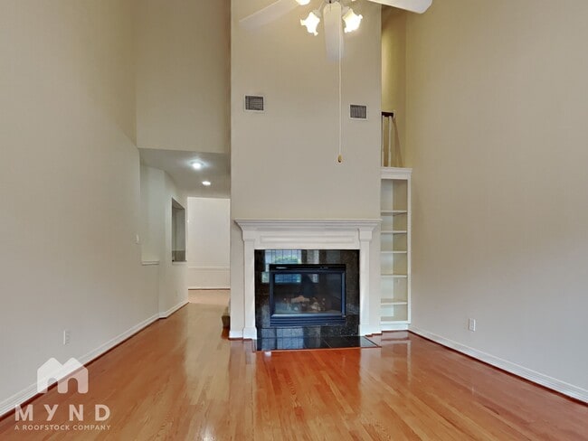 Building Photo - 1127 Enclave Sq E