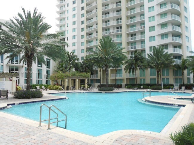Building Photo - 1755 E Hallandale Beach Blvd