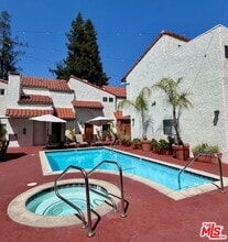 Building Photo - 10926 Bluffside Dr