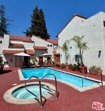 Building Photo - 10926 Bluffside Dr