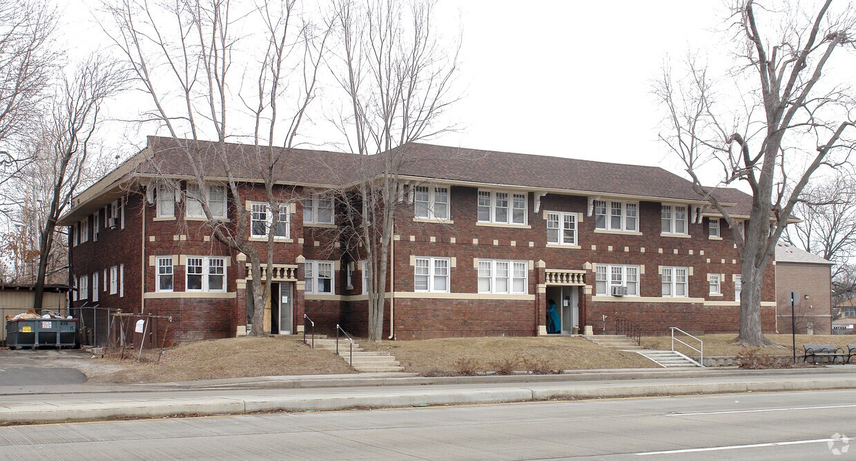 Primary Photo - 420-430 E 38th St