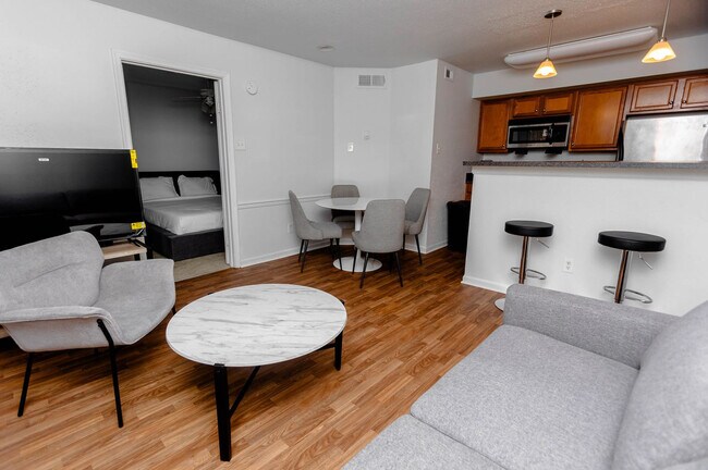 Building Photo - 108 Garris Dr