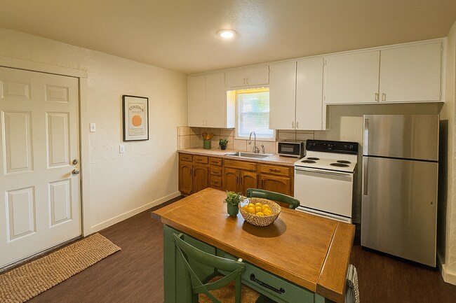 Foto del edificio - Leasing - 316 E French Ave