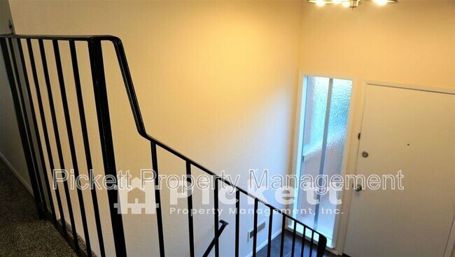 Foto del edificio - 2221 NE Lexington Dr