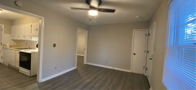 Building Photo - 4954 Robin St